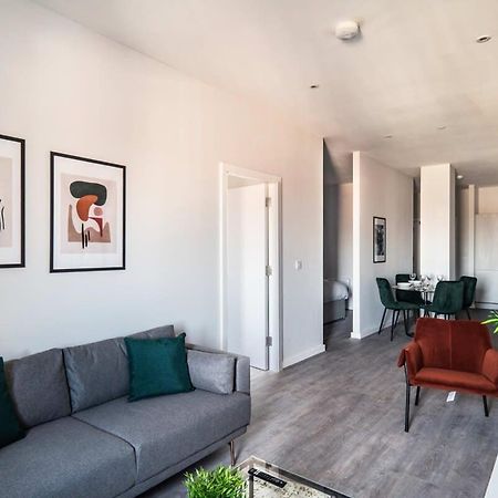 Modern & Spacious 2 Bed Apartment In Waterloo Liverpool Bagian luar foto