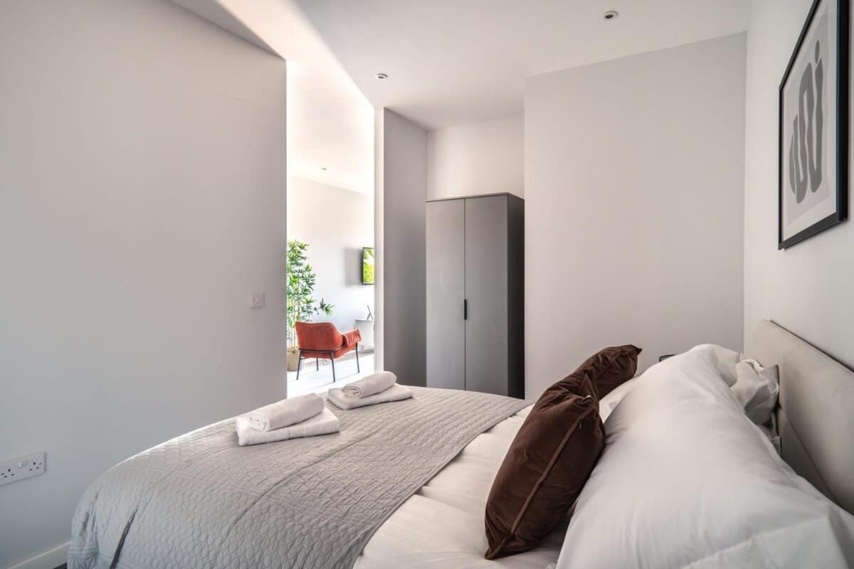 Modern & Spacious 2 Bed Apartment In Waterloo Liverpool Bagian luar foto