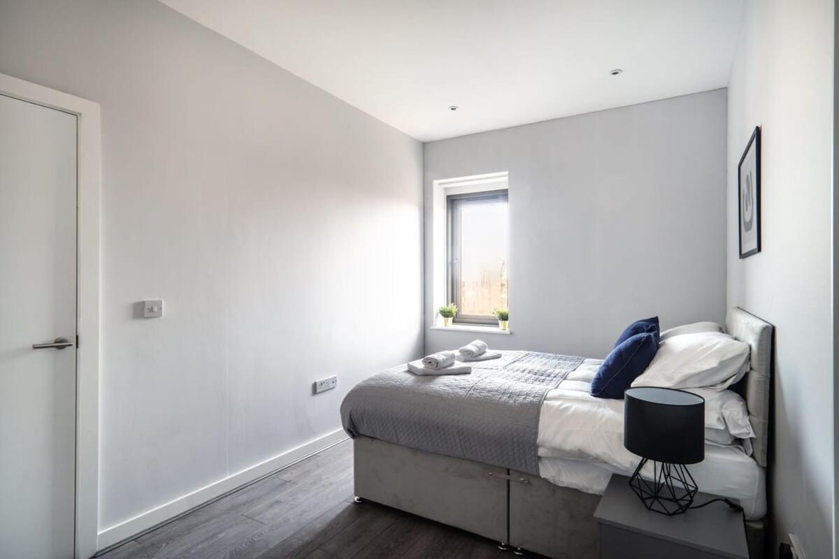 Modern & Spacious 2 Bed Apartment In Waterloo Liverpool Bagian luar foto