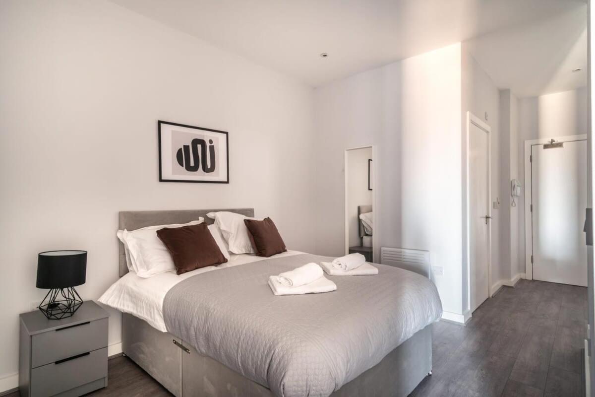 Modern & Spacious 2 Bed Apartment In Waterloo Liverpool Bagian luar foto