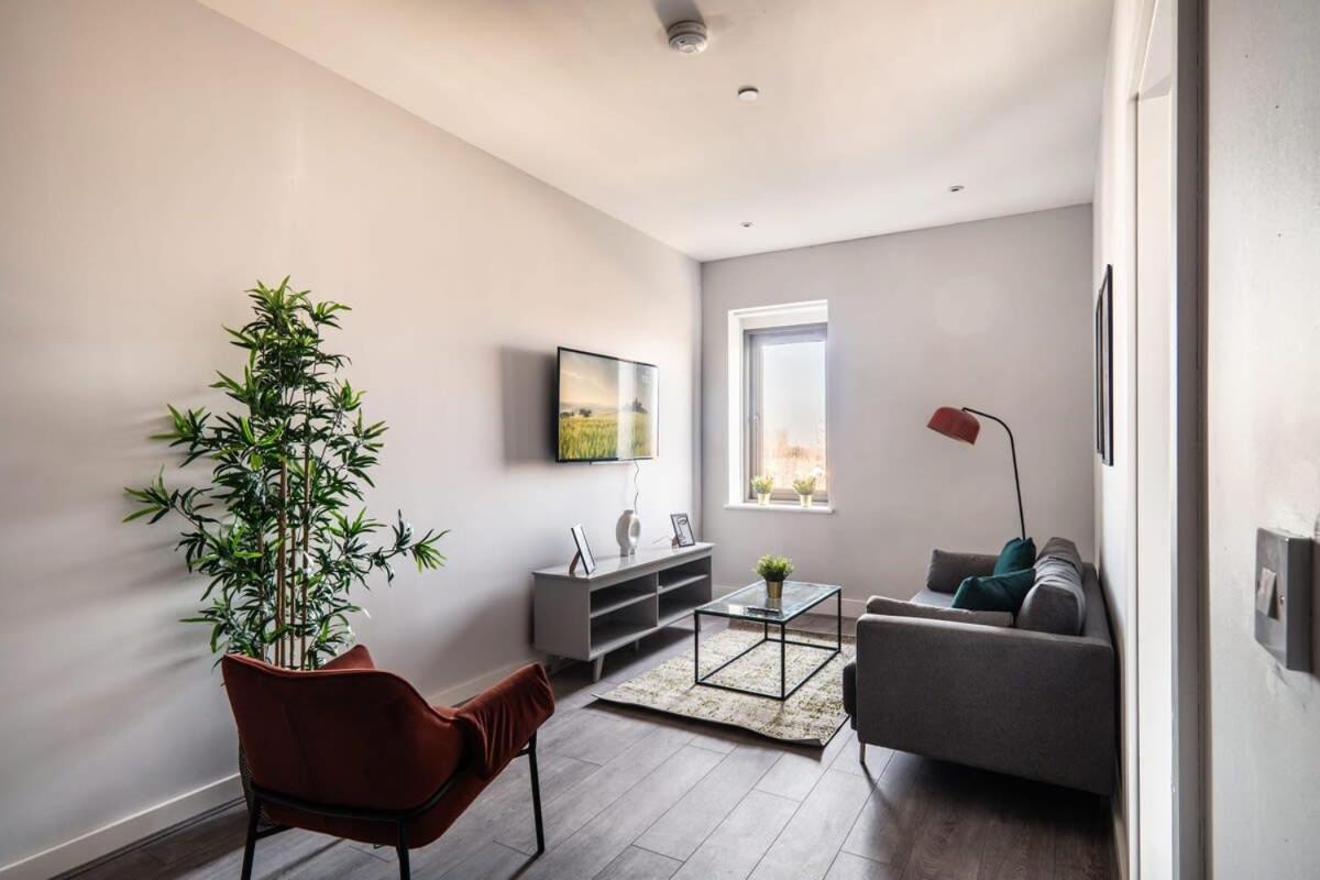 Modern & Spacious 2 Bed Apartment In Waterloo Liverpool Bagian luar foto