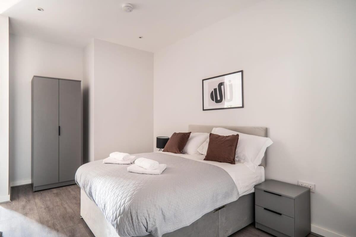 Modern & Spacious 2 Bed Apartment In Waterloo Liverpool Bagian luar foto