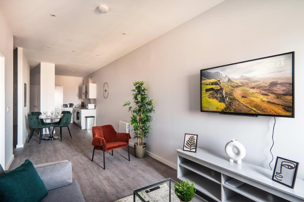 Modern & Spacious 2 Bed Apartment In Waterloo Liverpool Bagian luar foto